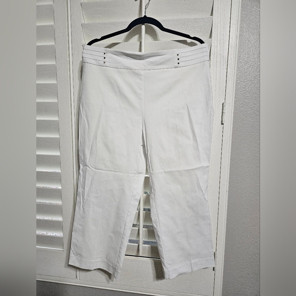 JM Collection White Capris - Picture 10 of 10